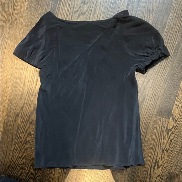 Gap 100% Silk Women’s Black Short Sleeve Top Blouse Shirt XS ruching at collar - Picture 3 of 4